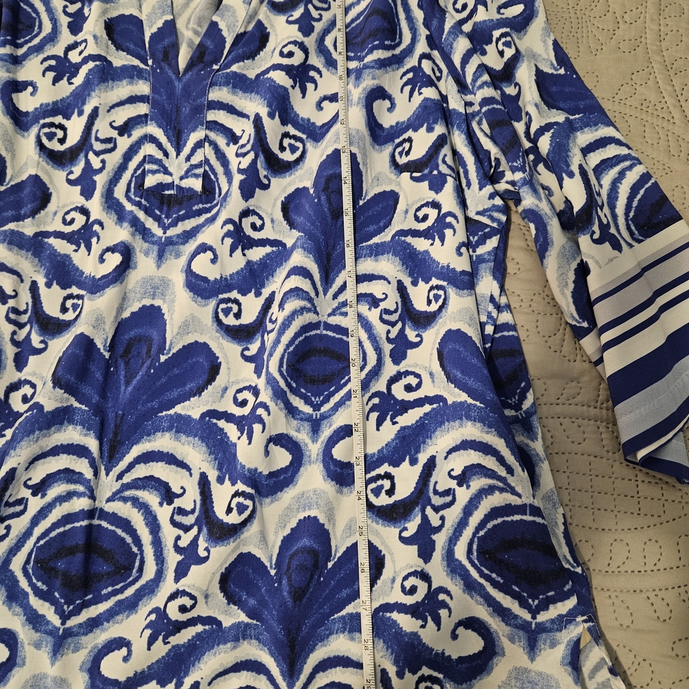 Soft Surroundings Blue and White Floral Popover EUC - Picture 4 of 7